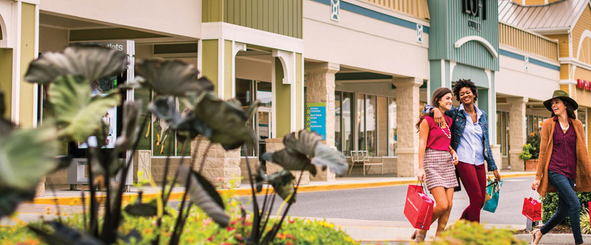Sign welcoming shoppers to Delaware's tax-free shopping