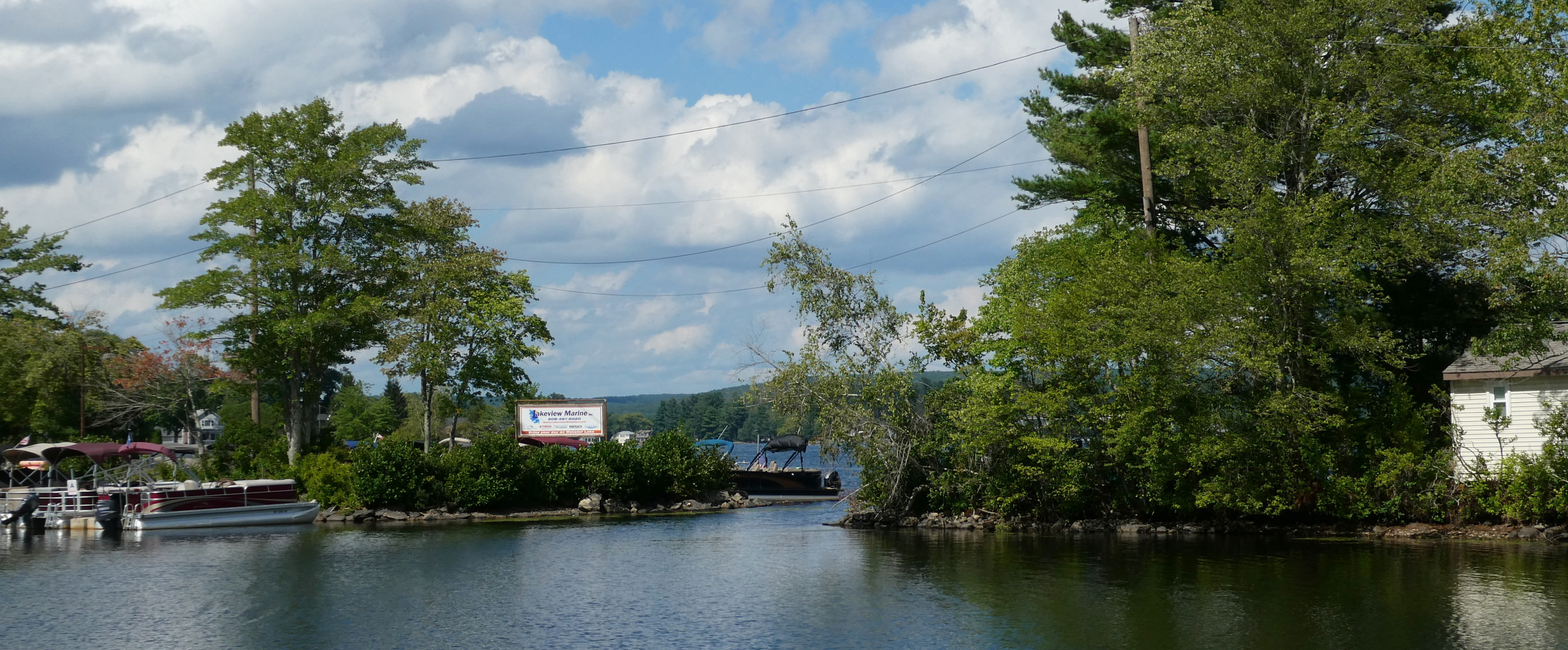 Lake Chargoggagoggmanchauggagoggchaubunagungamaugg sign with its 45-letter name in Webster, Massachusetts
