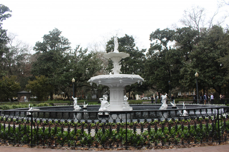 Forsyth park savannah georgia fountain Iconic fountain in Forsyth Park with Spanish moss-draped oak trees in Savannah