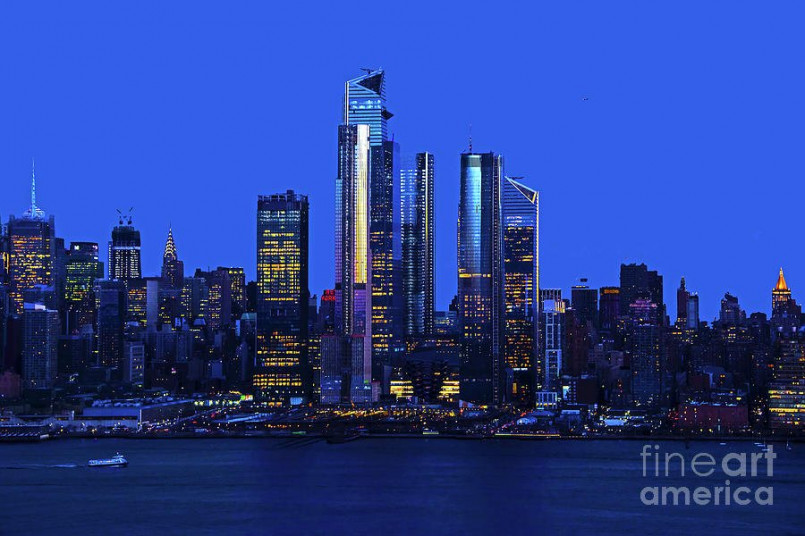 New York City skyline at blue hour Manhattan skyline with Empire State Building during blue hour