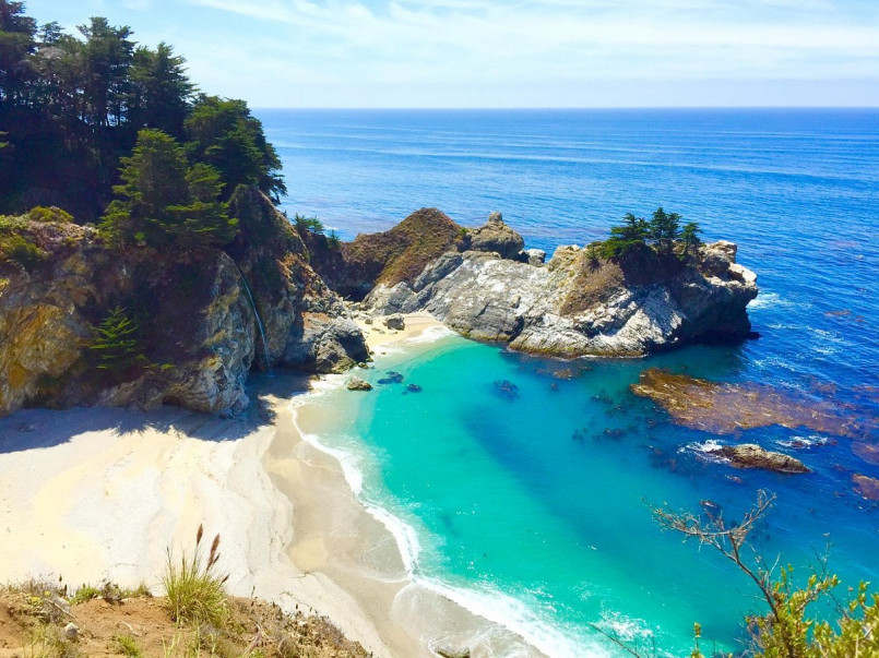 Mcway falls big sur california McWay Falls flowing onto pristine beach in Big Sur, California
