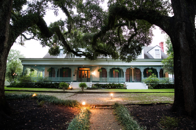 Myrtles Plantation Louisiana White antebellum plantation house with wrap-around porch and Spanish moss-draped trees