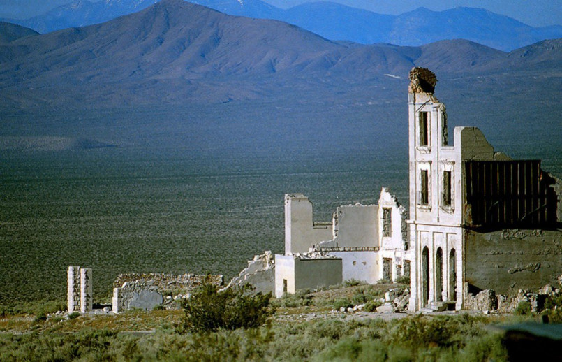 Rhyolite ghost town nevada Remains of a bank building at Rhyolite Ghost Town with desert mountains in background
