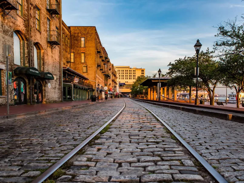 Savannah Georgia historic district squares Tree-lined historic square in Savannah with Spanish moss and surrounding historic mansions