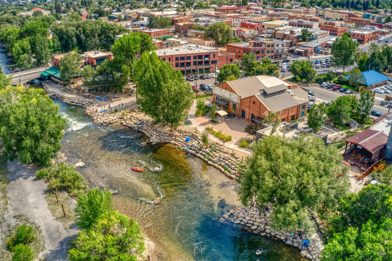 15 Best River Towns in America for a Peaceful Weekend Escape in 2025