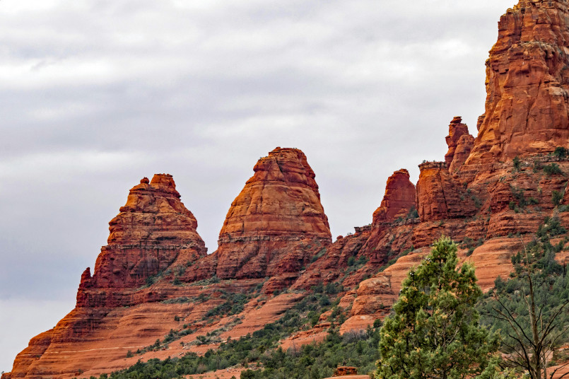 Sedona arizona red rock formations Dramatic red rock formations against blue sky in Sedona
