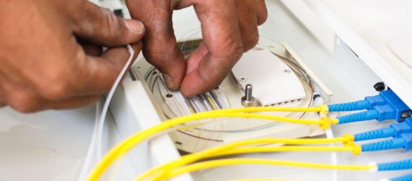 Technicians installing fiber optic cables in New Jersey