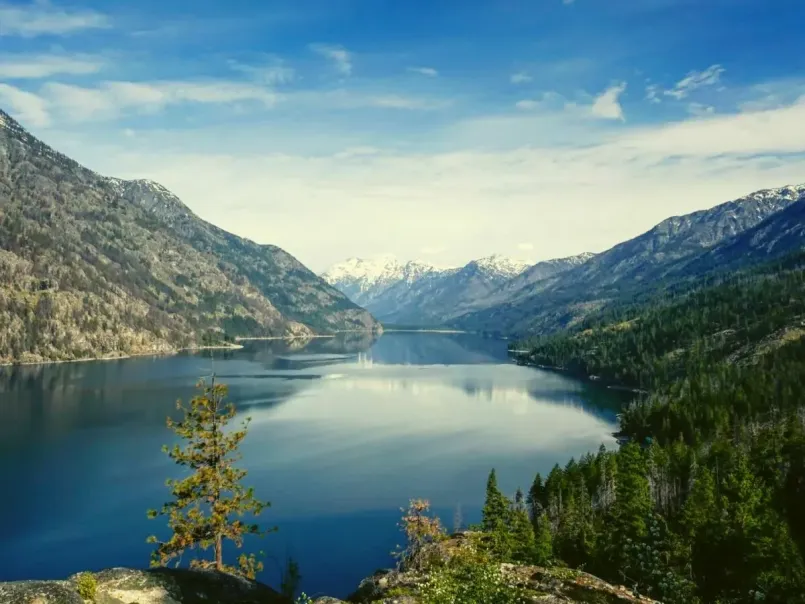 Lake Chelan Washington View of Lake Chelan with surrounding mountains in Washington state